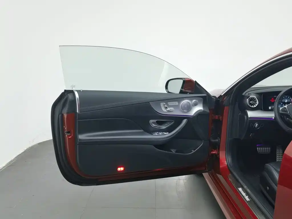 Mercedes-Benz E-Class (Import) — миниатюра 8