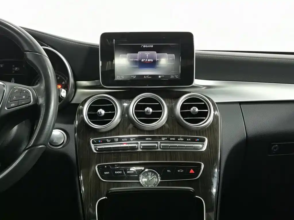 Mercedes-Benz C-Class — миниатюра 12