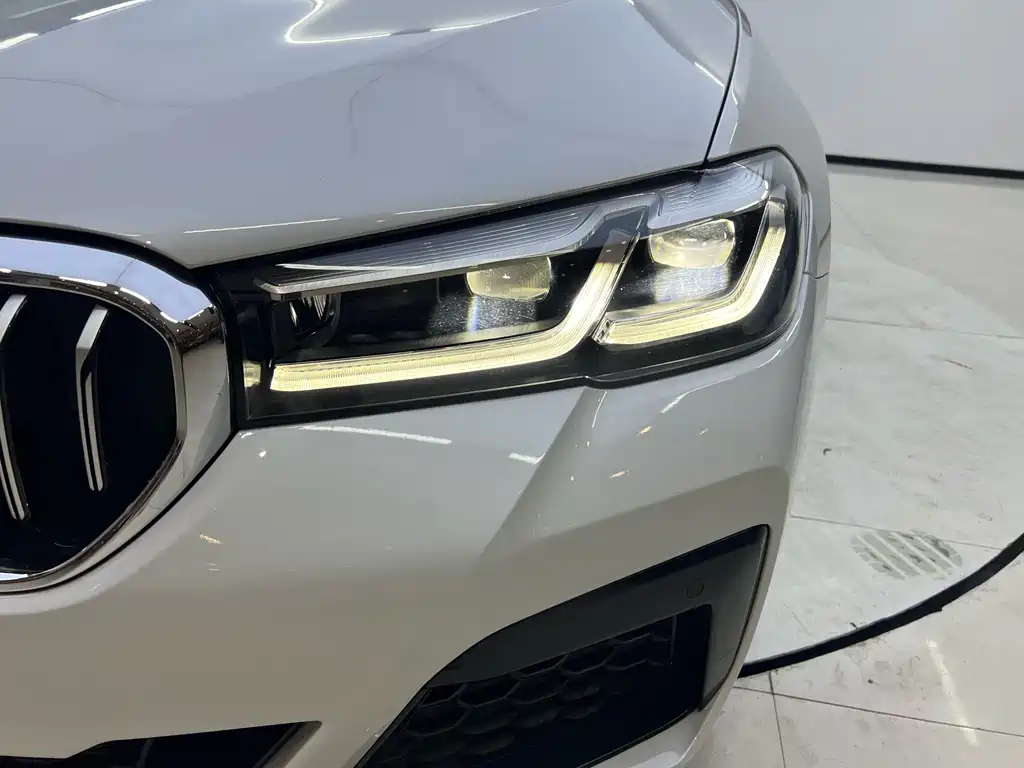 BMW 5 Series — миниатюра 6