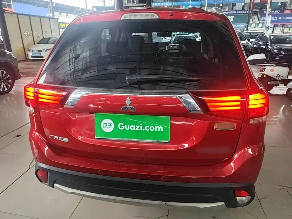 Mitsubishi Outlander — миниатюра 6