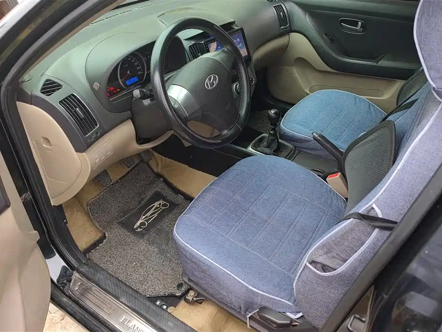 Hyundai Elantra 2011 1.6L MT Luxury