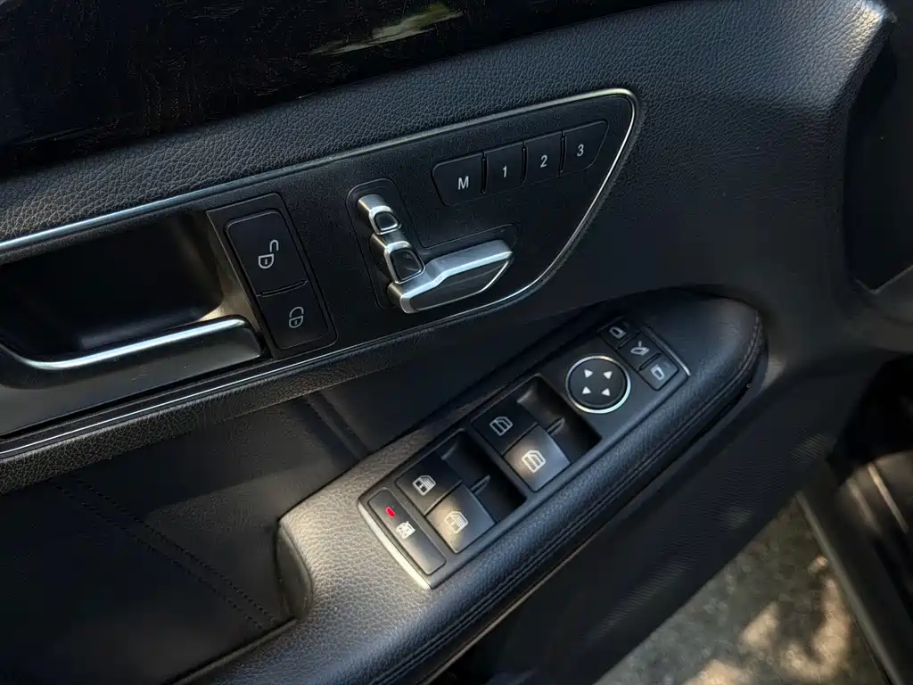 Mercedes-Benz E-Class — миниатюра 8