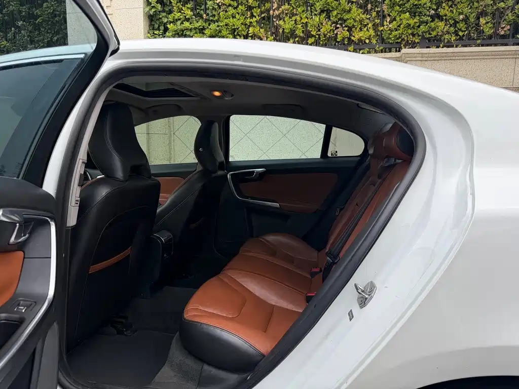 Volvo S60 — миниатюра 7