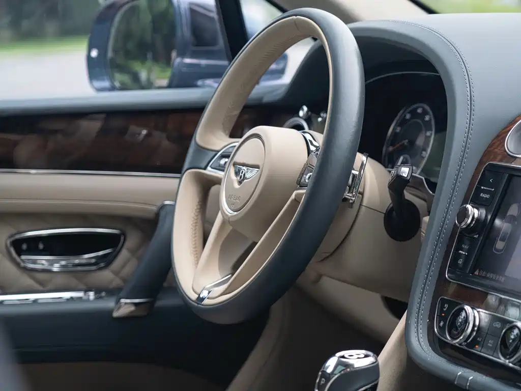 Bentley Bentayga — миниатюра 15