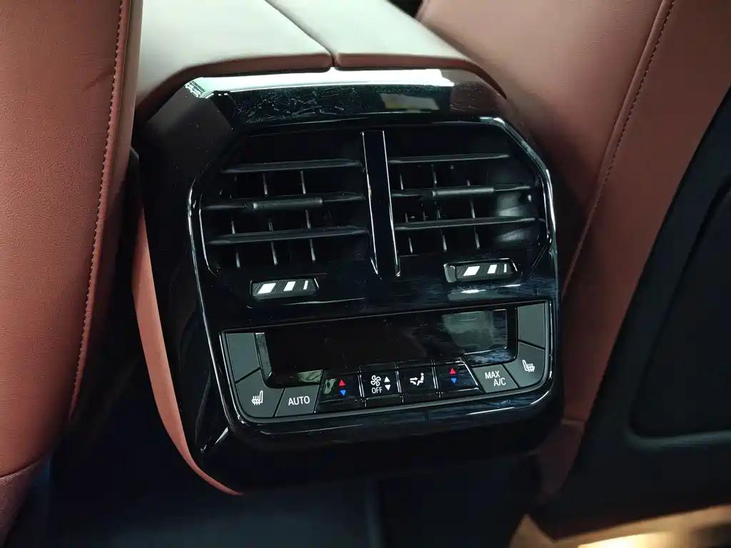 BMW iX M60 — миниатюра 15