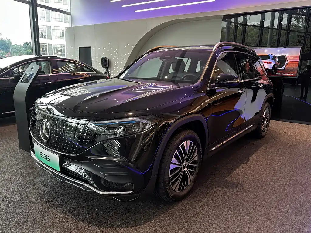 Mercedes-Benz EQB 0