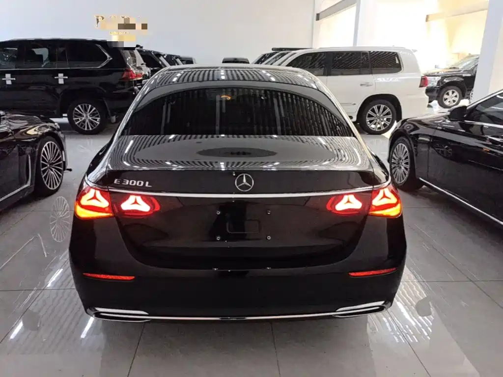 Mercedes-Benz E-Class — миниатюра 6