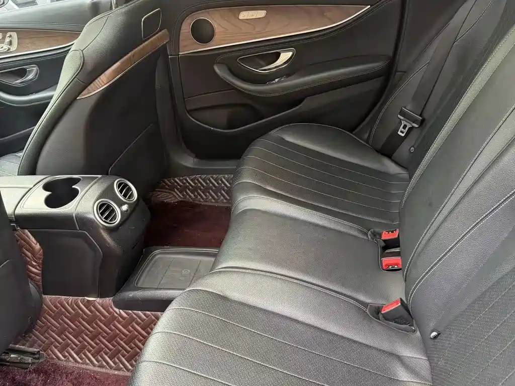 Mercedes-Benz E-Class — миниатюра 8