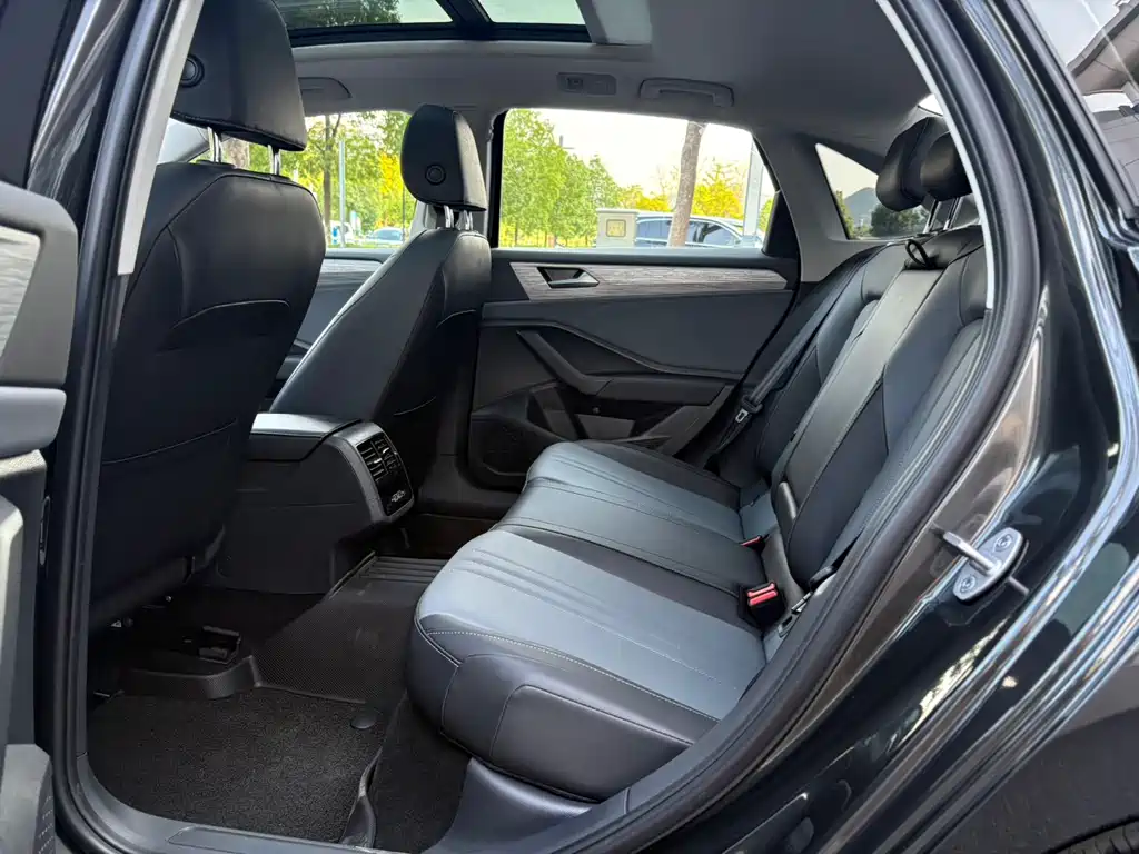 Volkswagen Sagitar — миниатюра 8