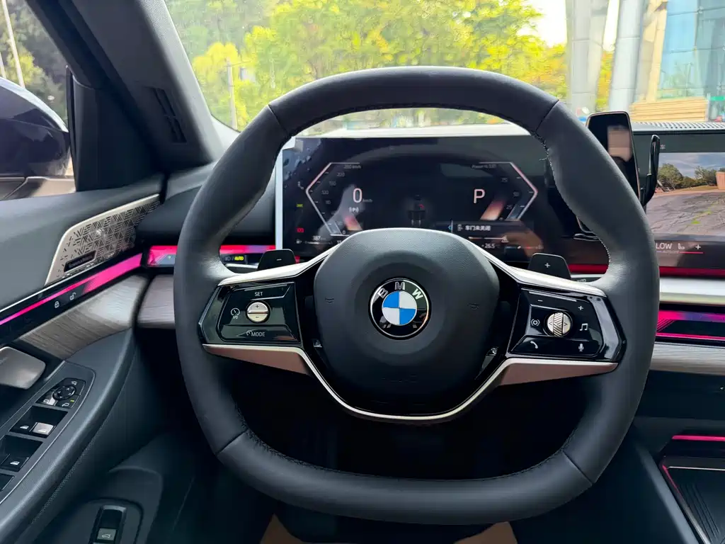 BMW 5 Series — миниатюра 14