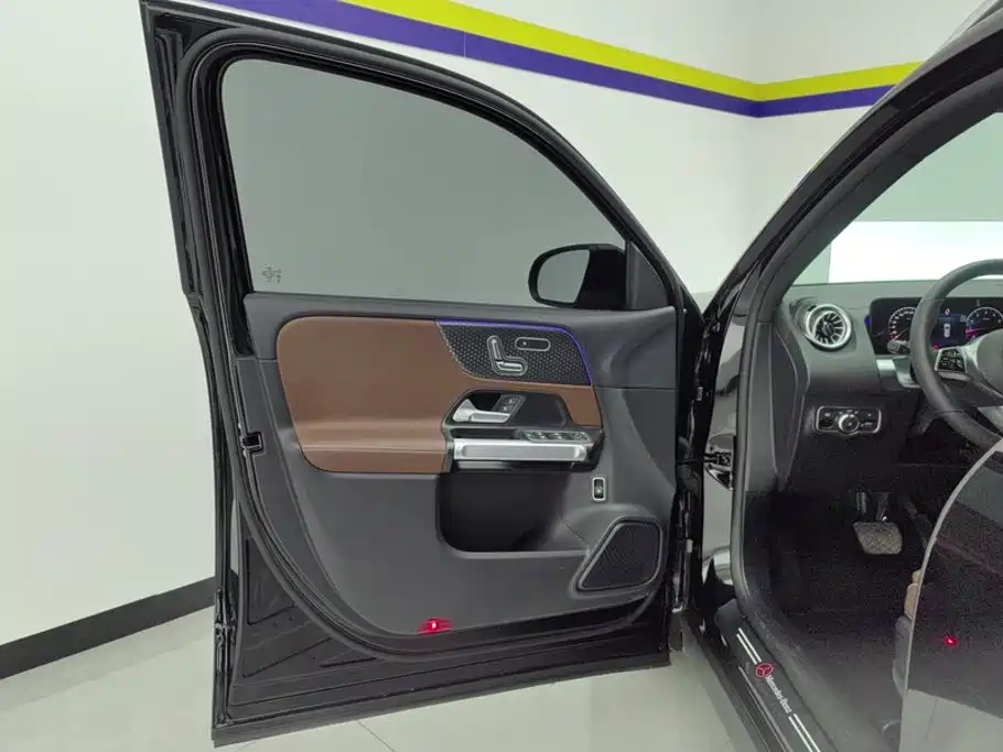 Mercedes-Benz GLB — миниатюра 7