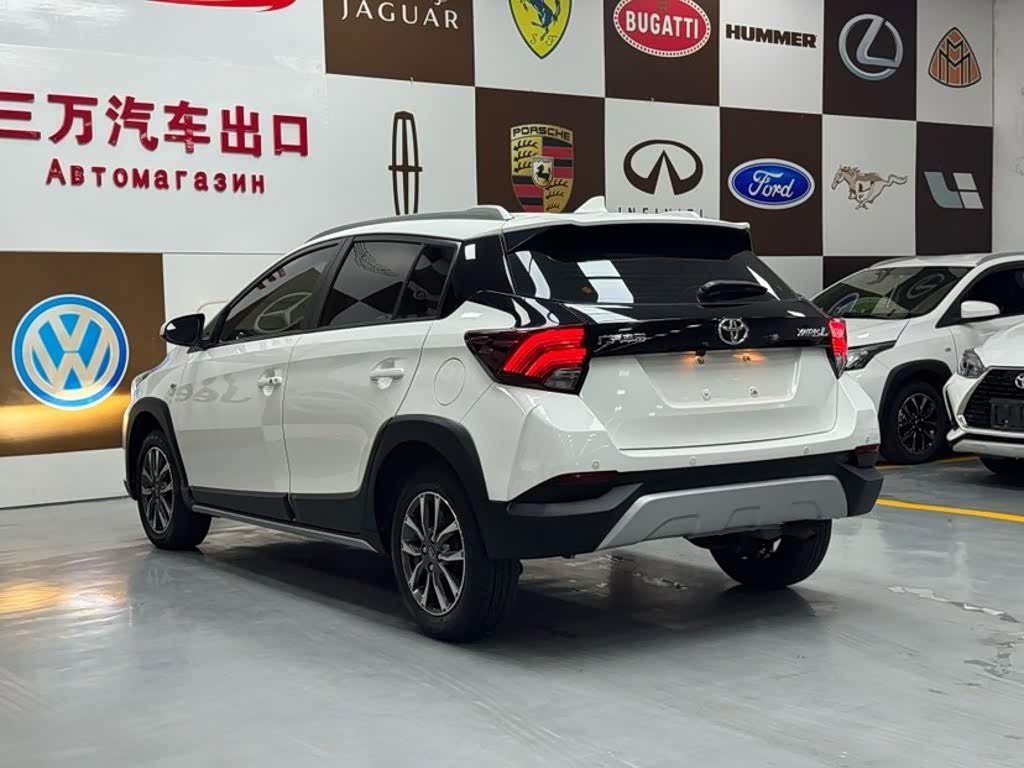 Toyota YARiS L Zhi Xuan 1.5 л 2022 г. Белый, пробег 24000 км
