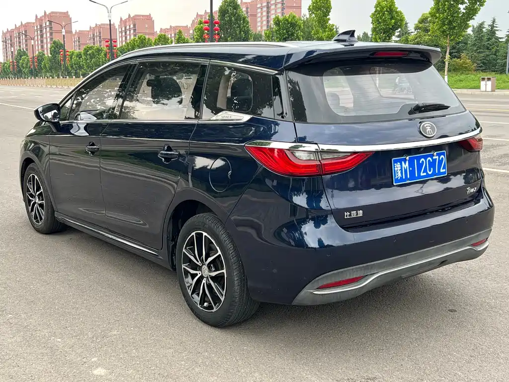 BYD MAX — миниатюра 6