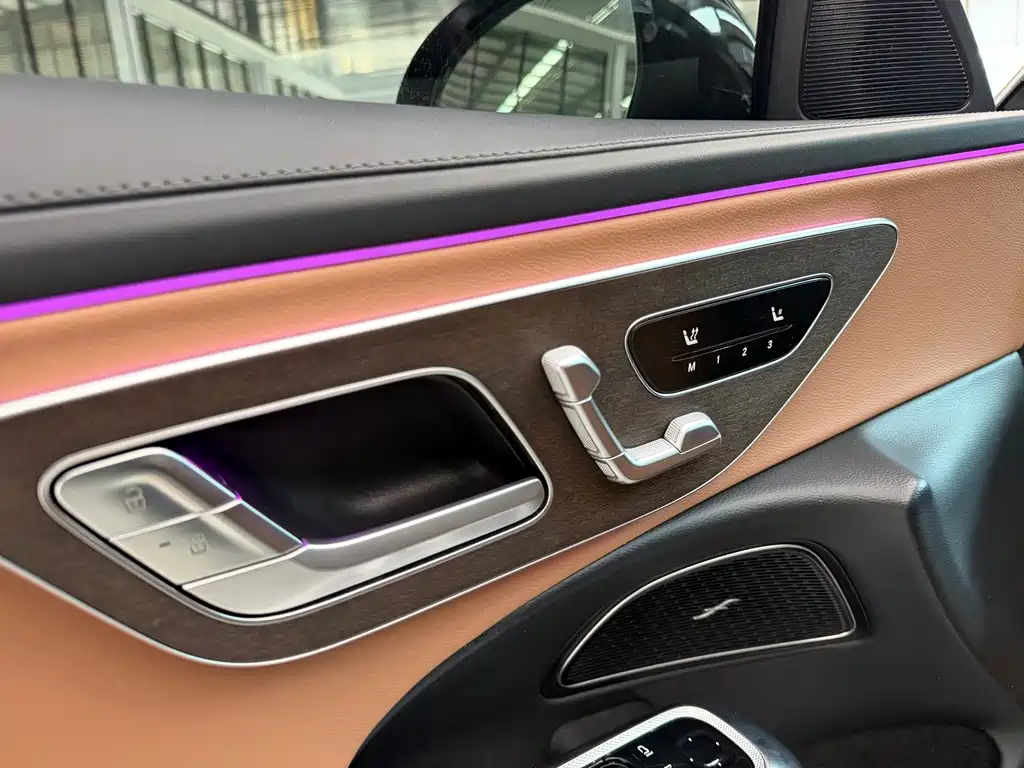 Mercedes-Benz E-Class — миниатюра 14