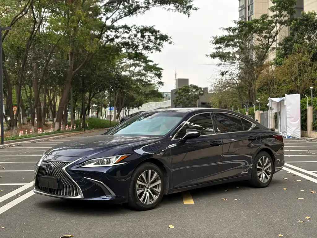 Lexus ES 2019
