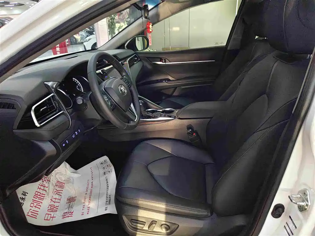 Toyota Camry — миниатюра 4