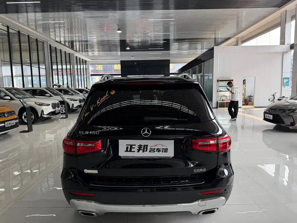 Mercedes-Benz GLB — миниатюра 4