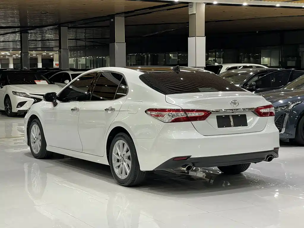 Toyota Camry — миниатюра 13