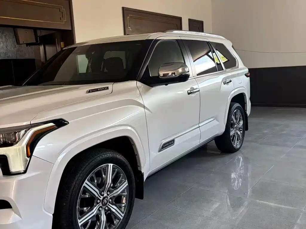 Toyota Sequoia — миниатюра 2