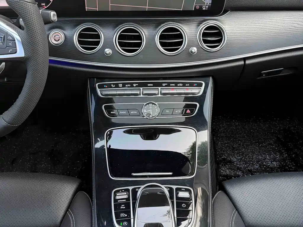 Mercedes-Benz E-Class — миниатюра 14