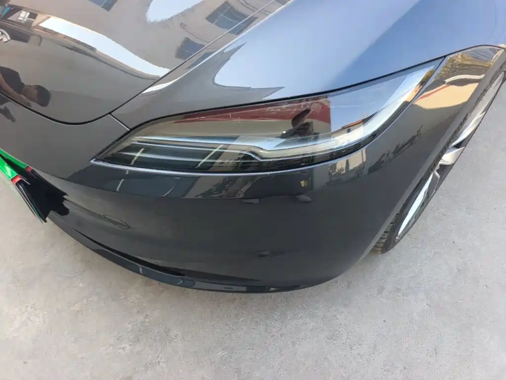 Tesla Model 3 — миниатюра 24