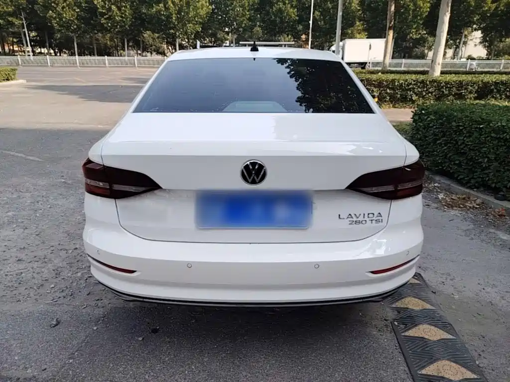 Volkswagen Lavida — миниатюра 6