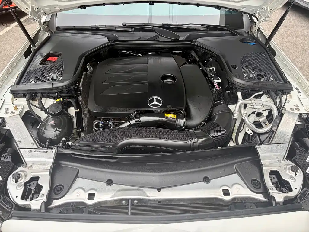 Mercedes-Benz E-Class — миниатюра 8