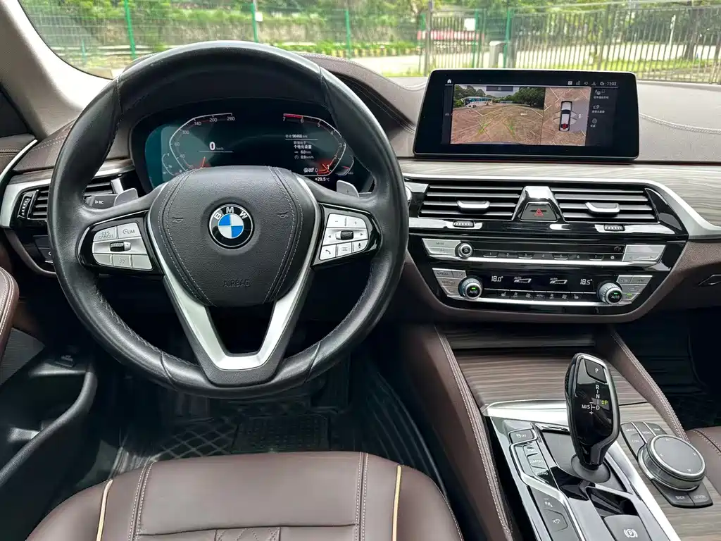 BMW 5 Series — миниатюра 4