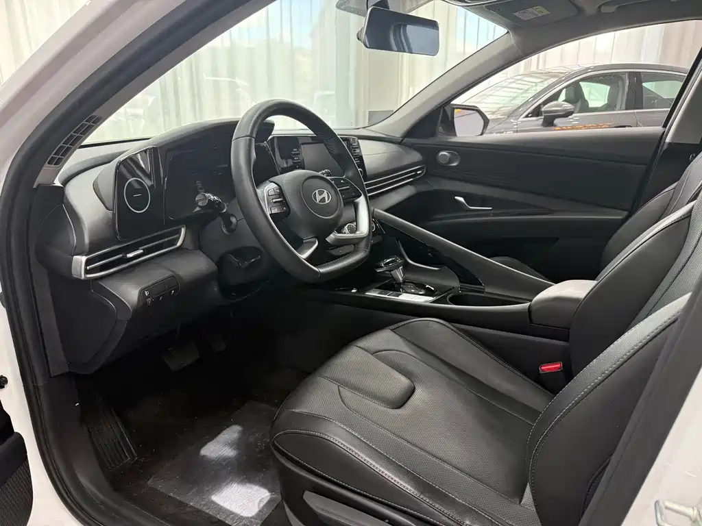 Hyundai Elantra — миниатюра 4