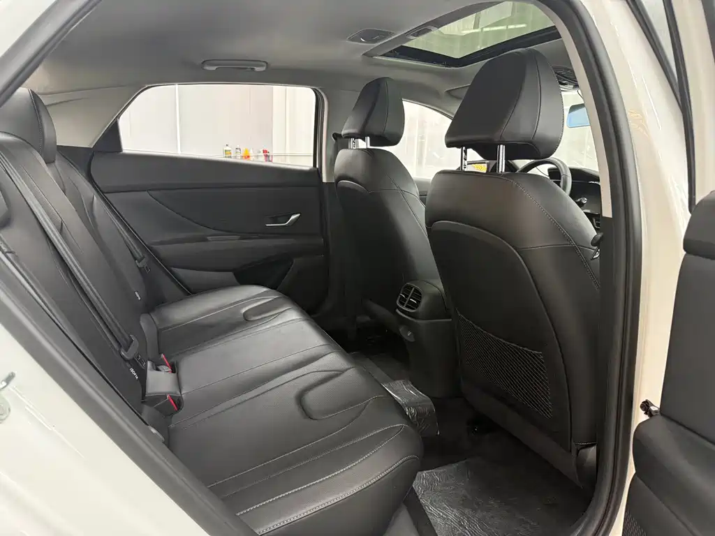 Hyundai Elantra — миниатюра 7