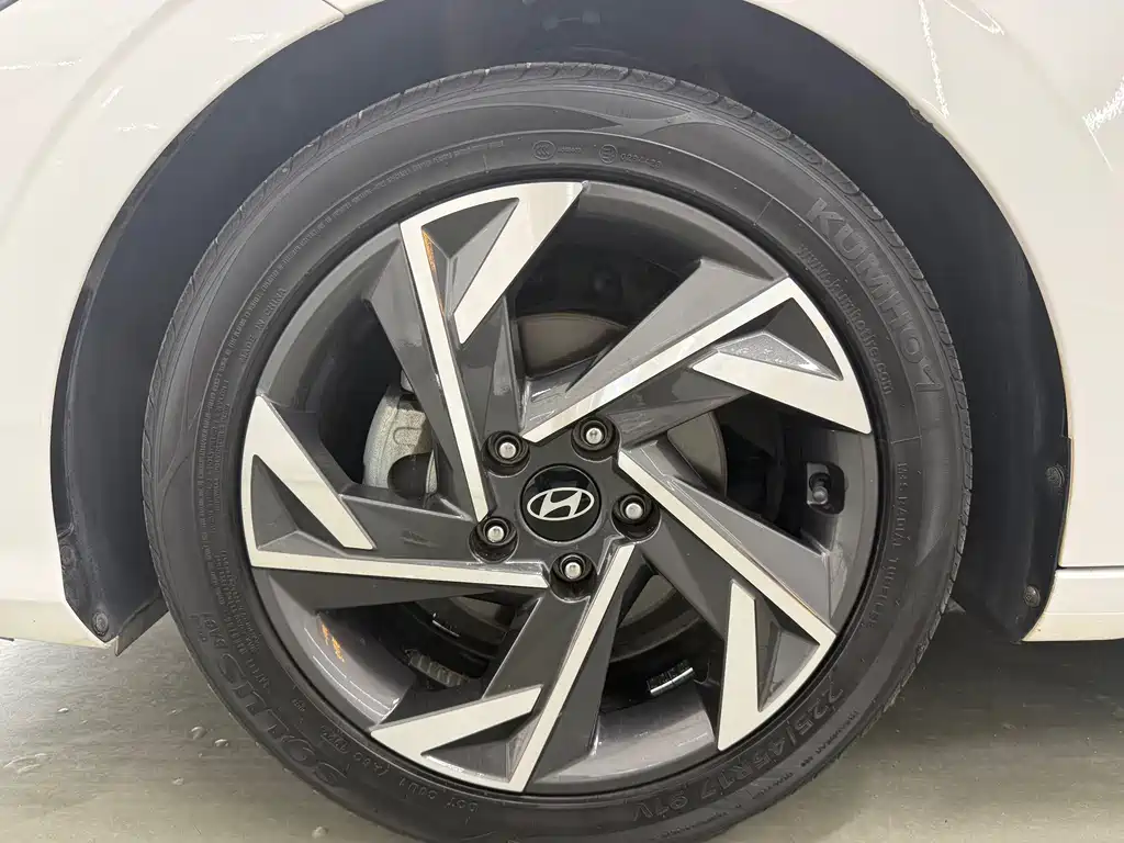 Hyundai Elantra — миниатюра 17
