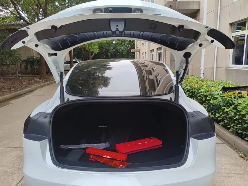 Tesla Model 3 — миниатюра 19