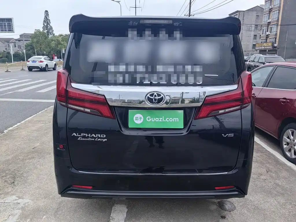Toyota Alphard — миниатюра 6