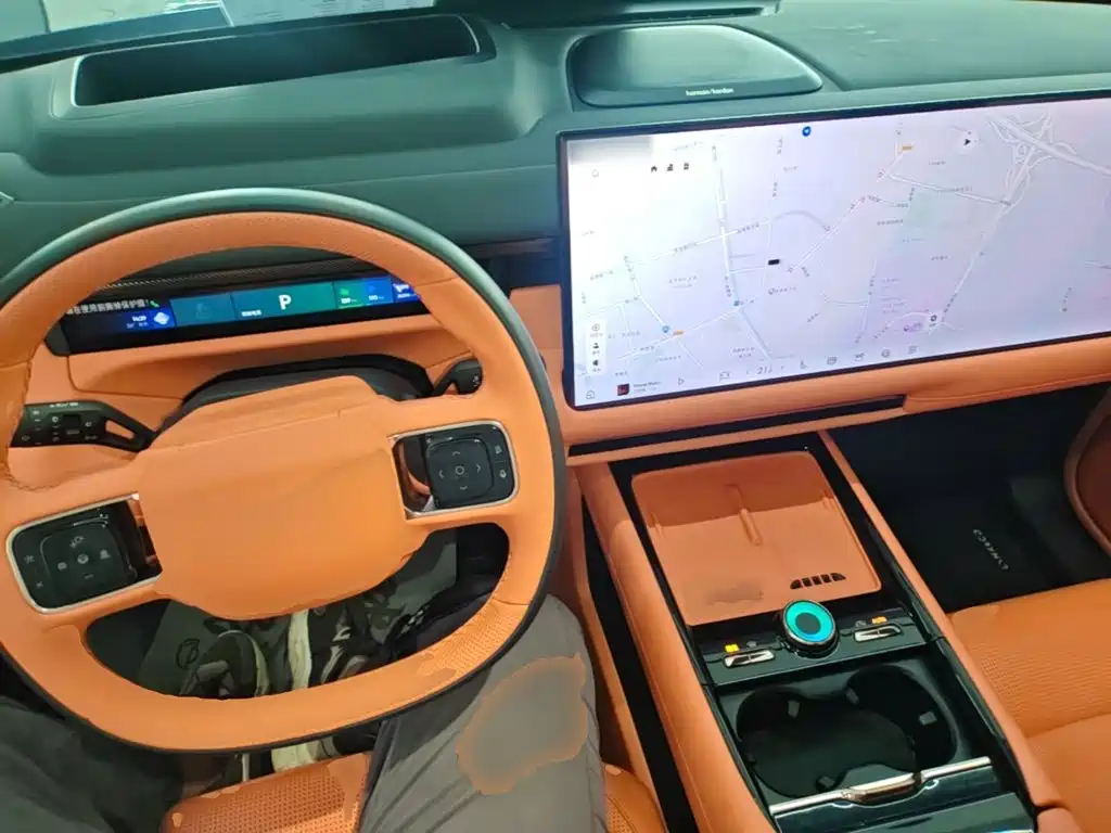 Lynk & Co 900 — миниатюра 10