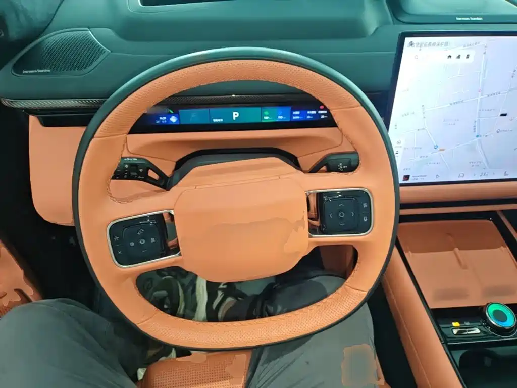 Lynk & Co 900 — миниатюра 11