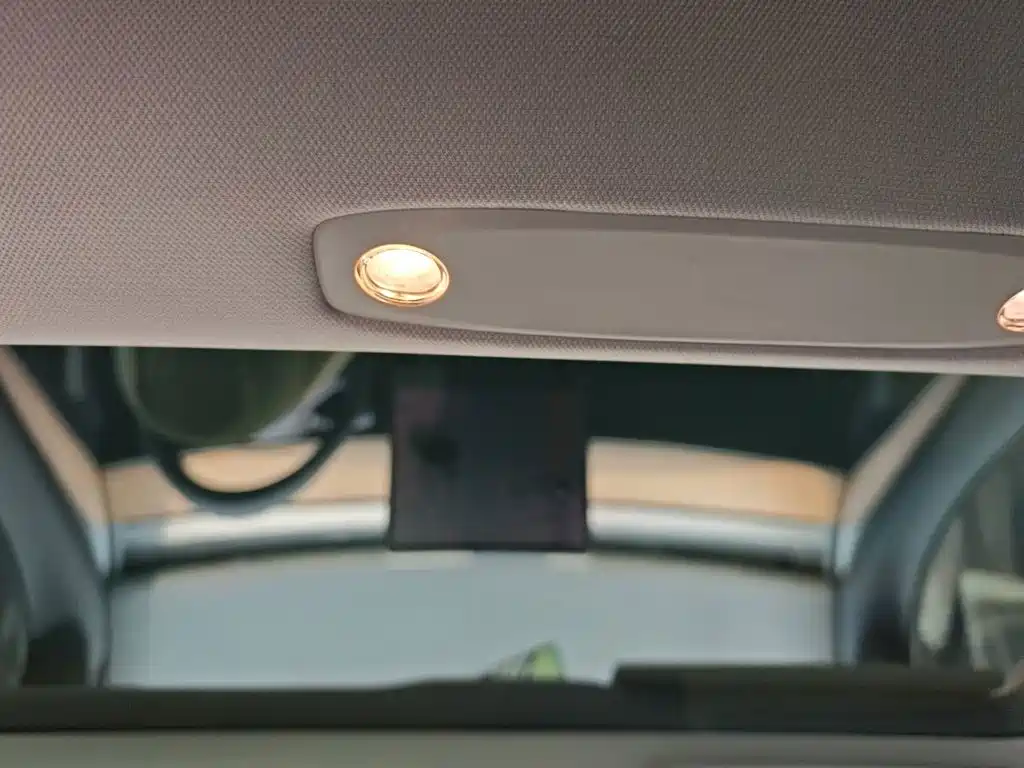 Tesla Model 3 — миниатюра 9