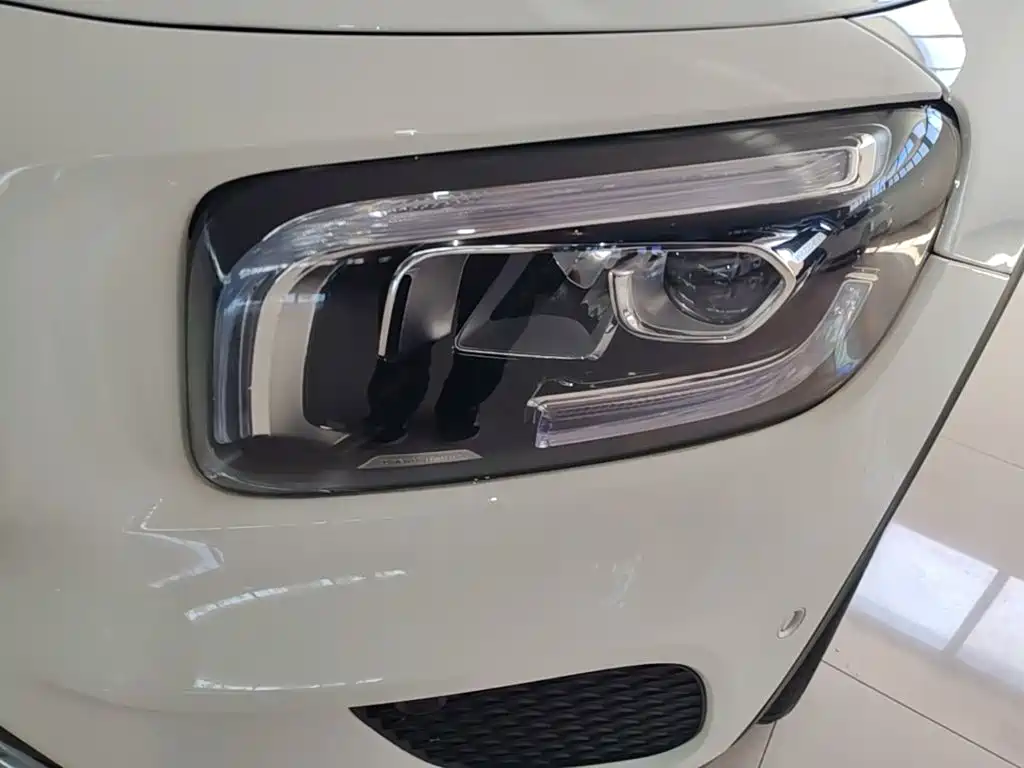 Mercedes-Benz GLB — миниатюра 24