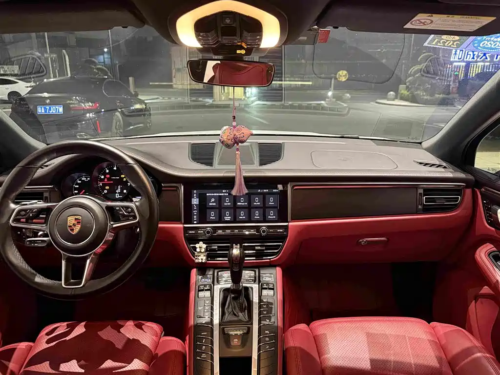 Porsche Macan — миниатюра 9