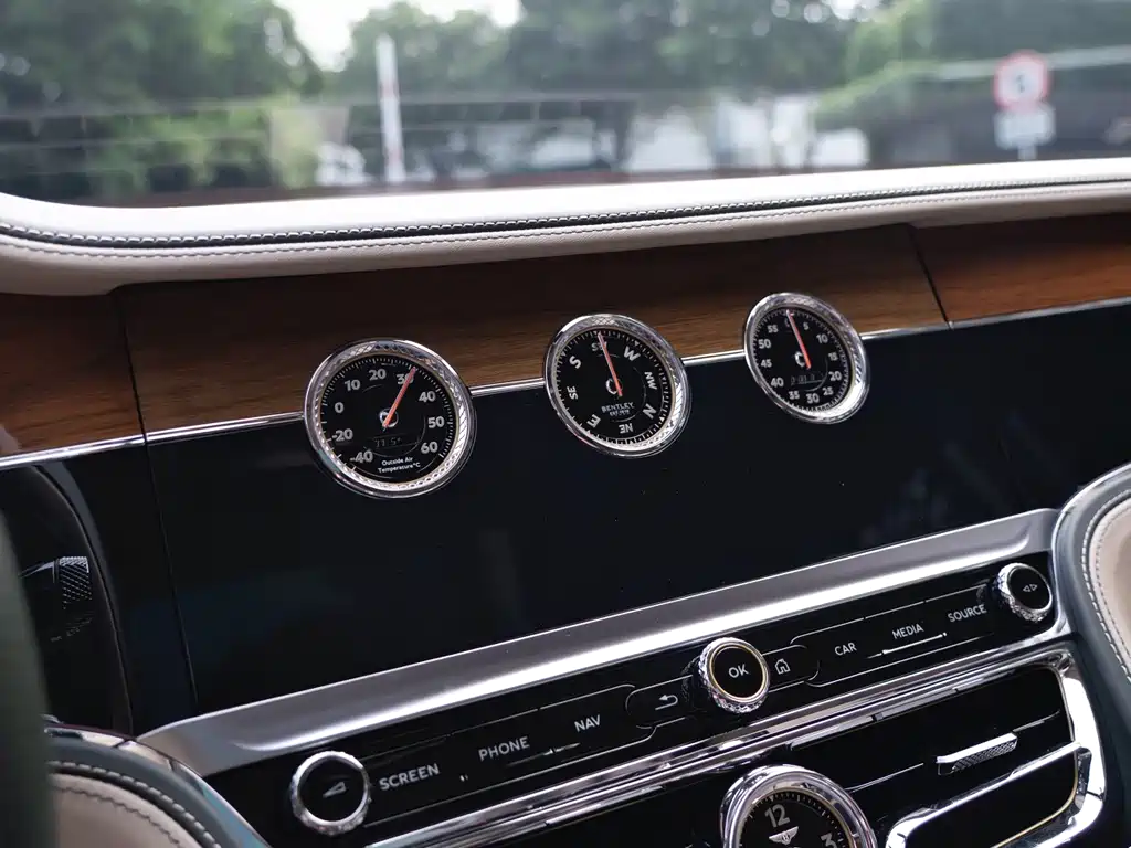 Bentley Flying Spur PHEV — миниатюра 34