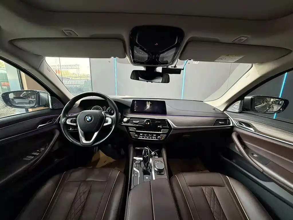 BMW 5 Series New Energy — миниатюра 9