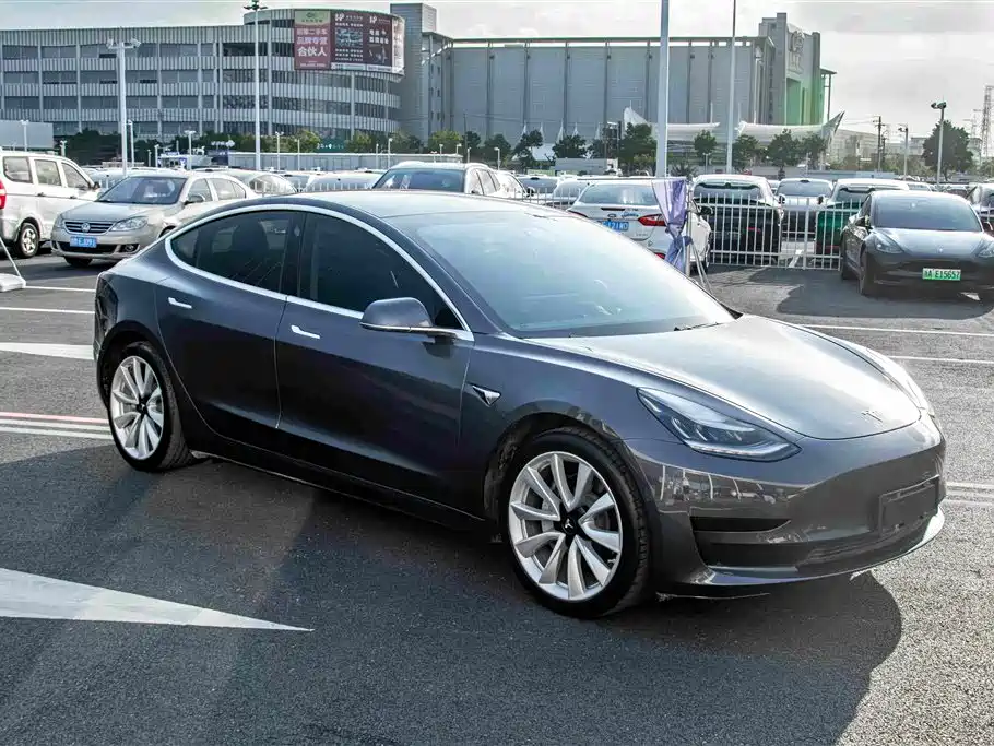 Tesla Model 3 — миниатюра 3