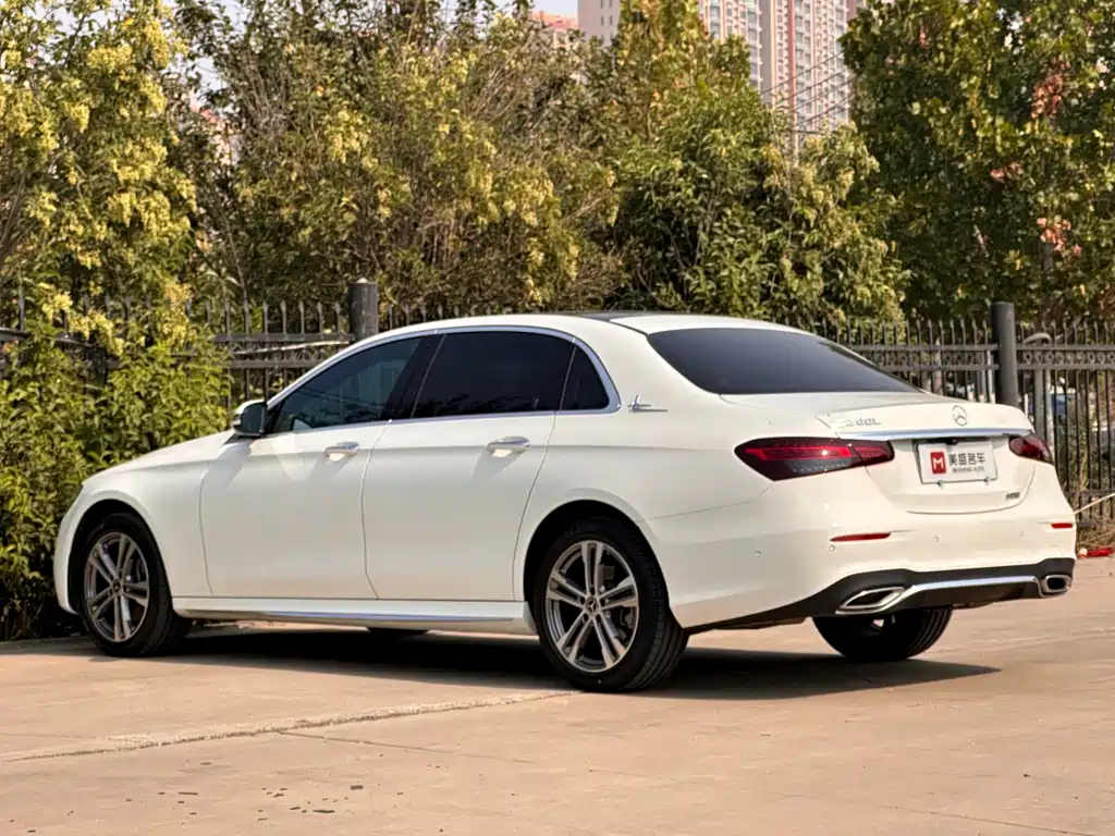 Mercedes-Benz E-Class — миниатюра 7
