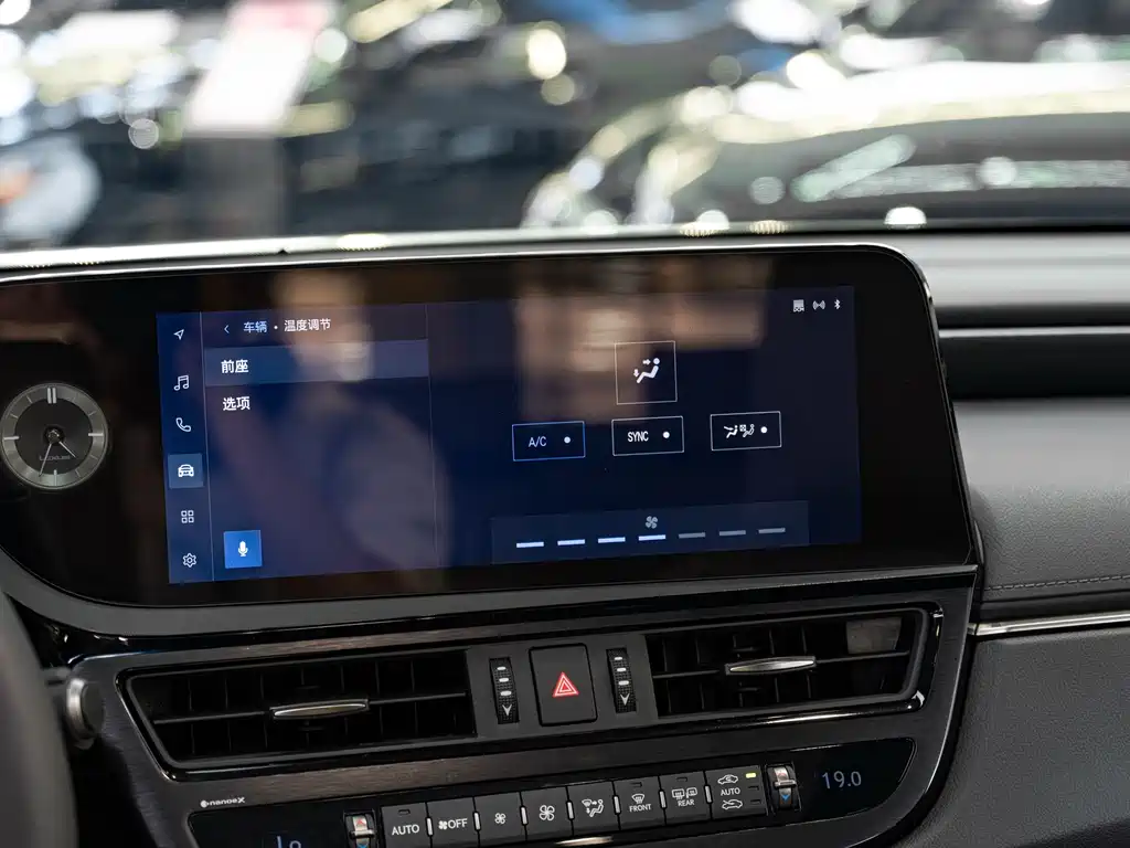 Lexus ES — миниатюра 16