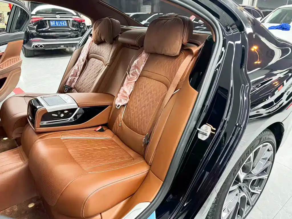 BMW 7 Series — миниатюра 18