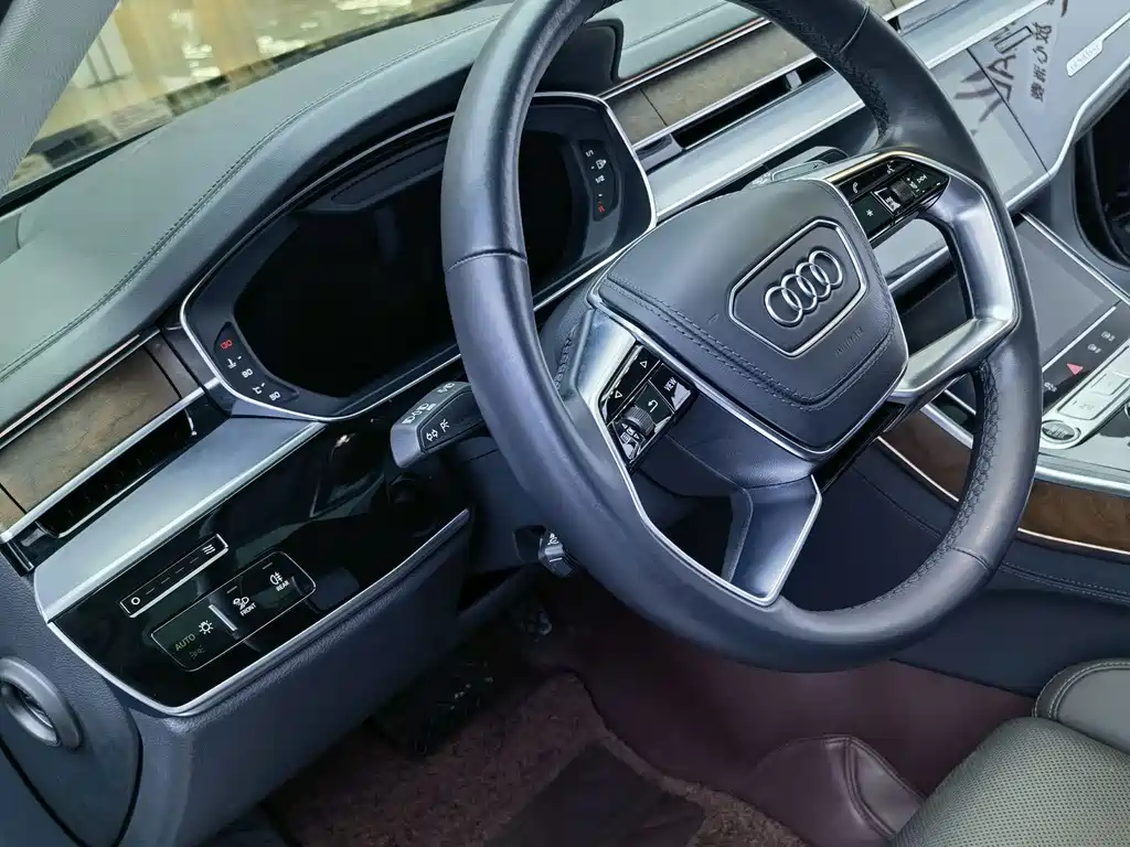 AUDI A8