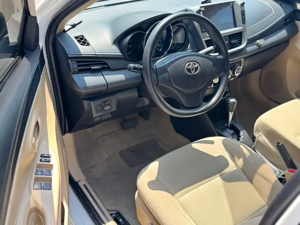 Toyota Yaris L — миниатюра 3