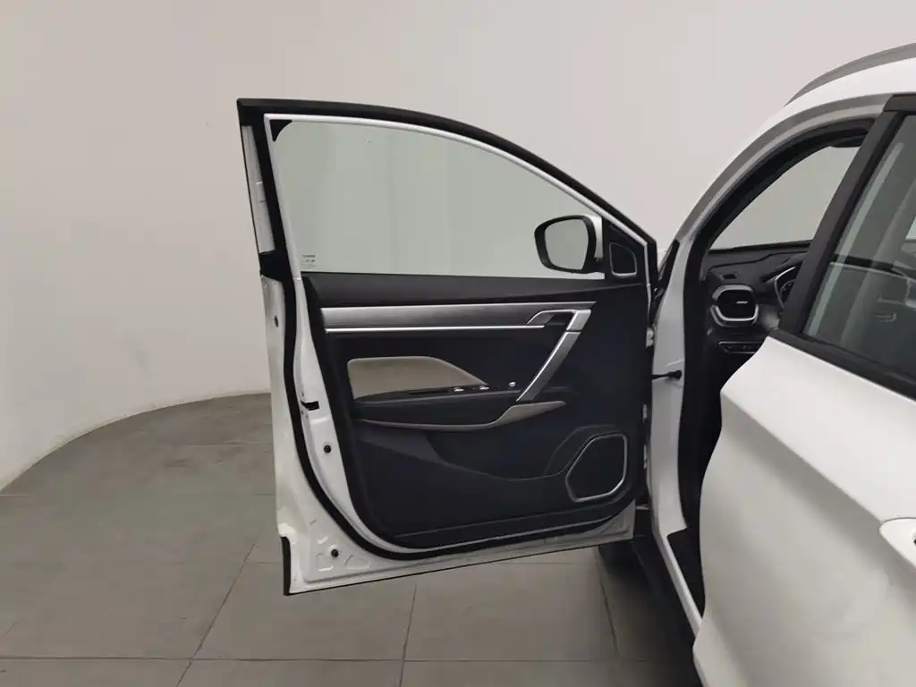 Geely Binyue — миниатюра 8
