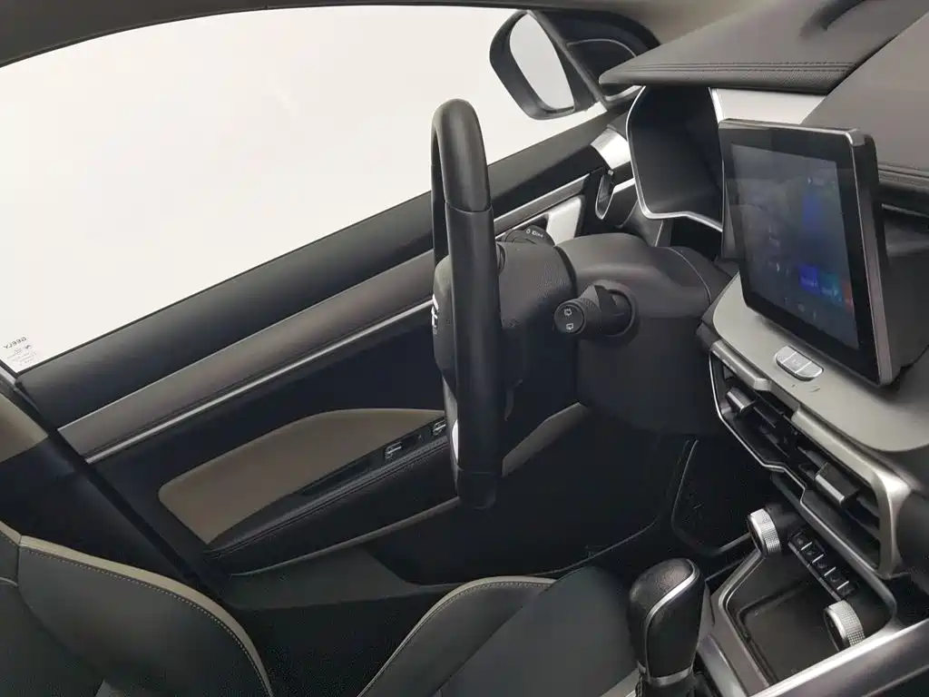 Geely Binyue — миниатюра 22