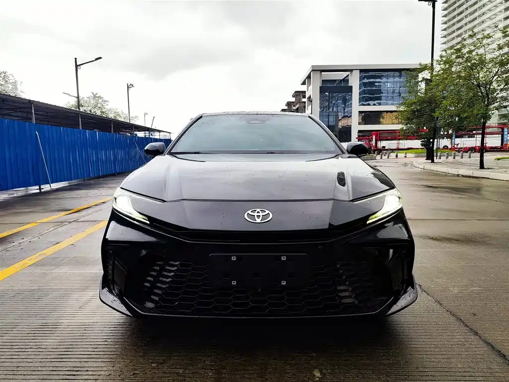 Toyota Camry — миниатюра 2