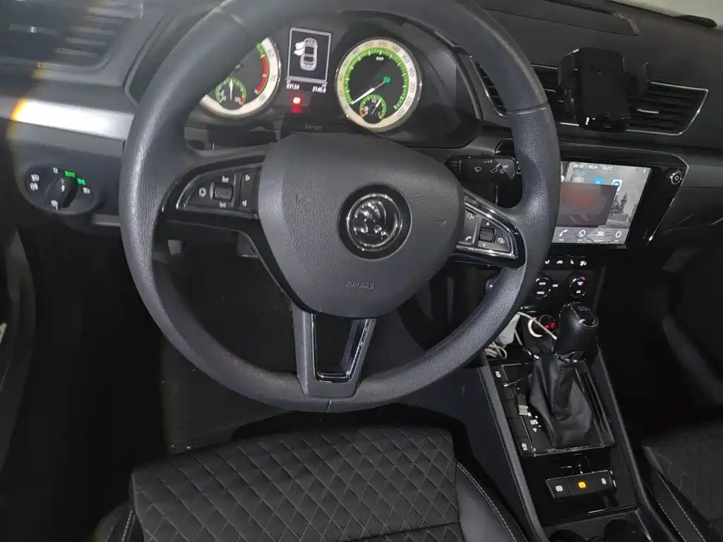 Skoda Superb — миниатюра 7